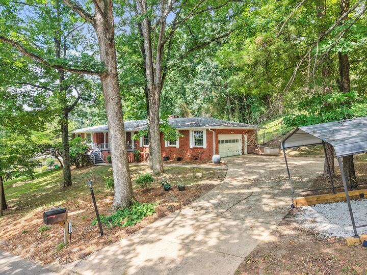 Property Photo: 1059 Balmoral Drive TN 37377