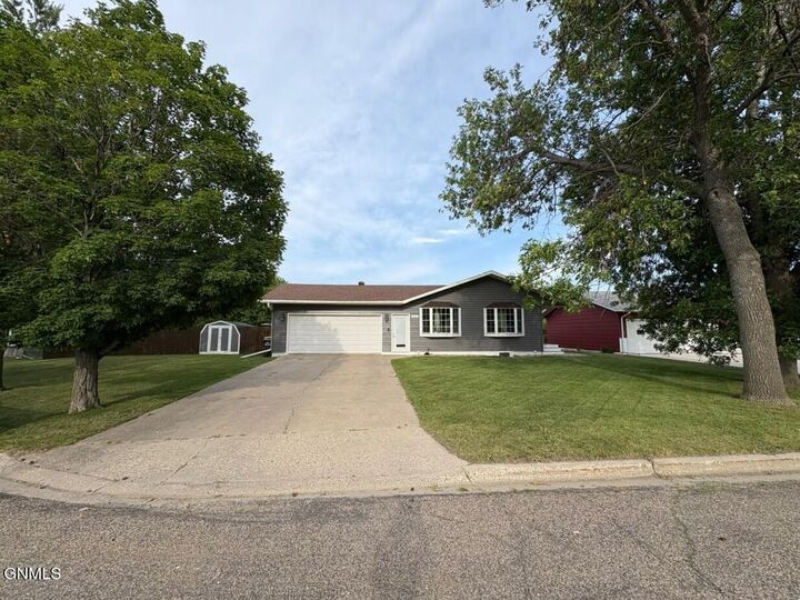 Property Photo: 1401 8th Avenue SW ND 58401