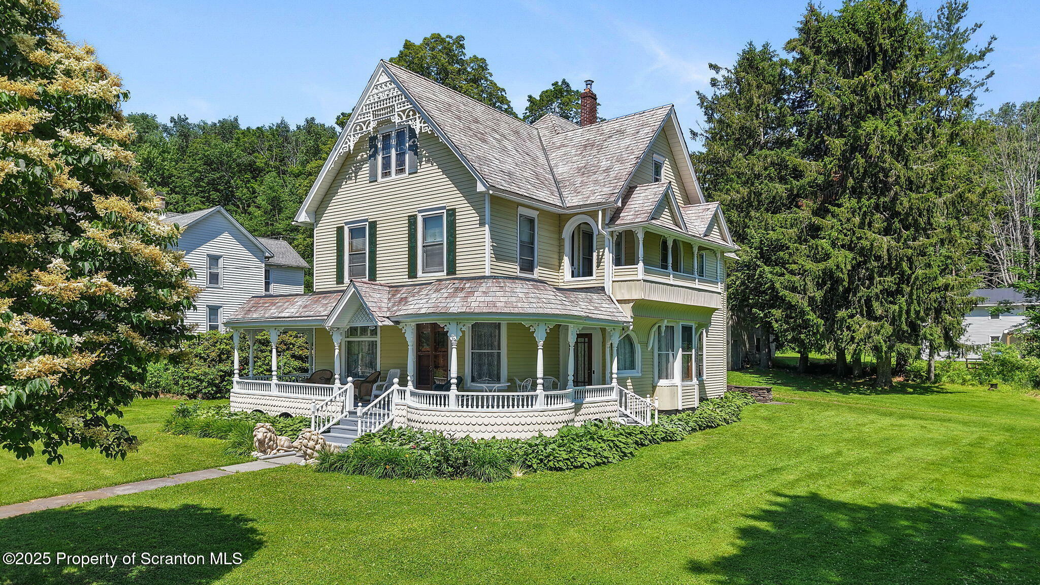 Property Photo:  239 Jackson Street  PA 18465 