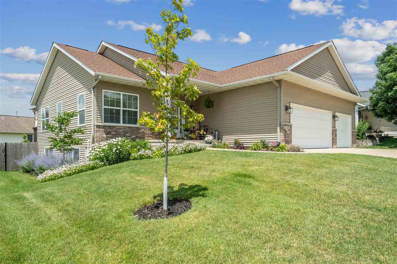 1402 Wolf Dr NW  Cedar Rapids IA 52405 photo