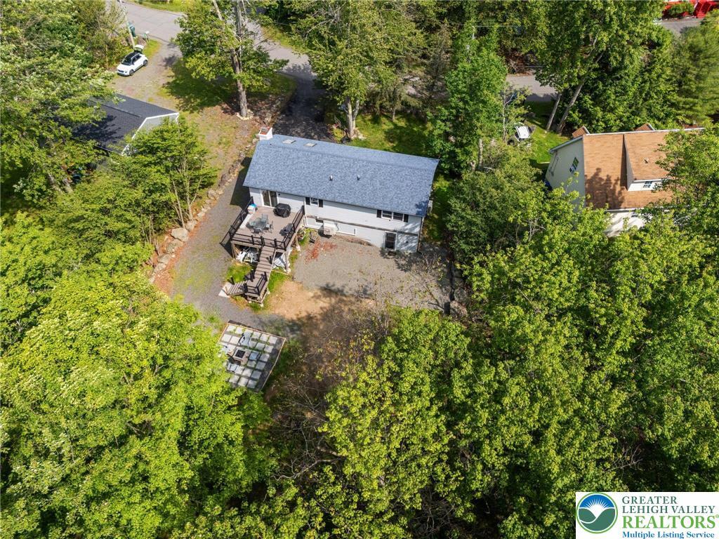 Property Photo:  1533 Black Birch Way  PA 18466 