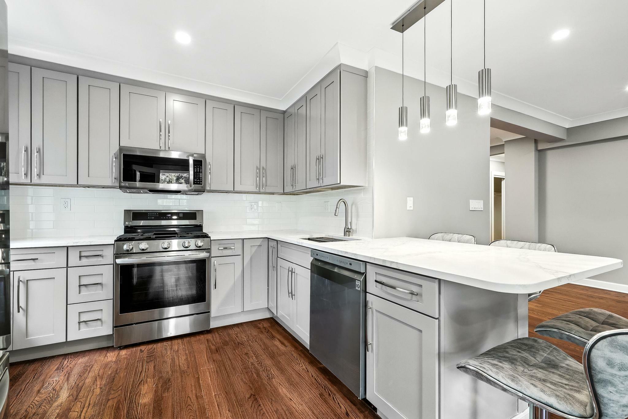 Property Photo: 1133 Midland Avenue 4E NY 10708