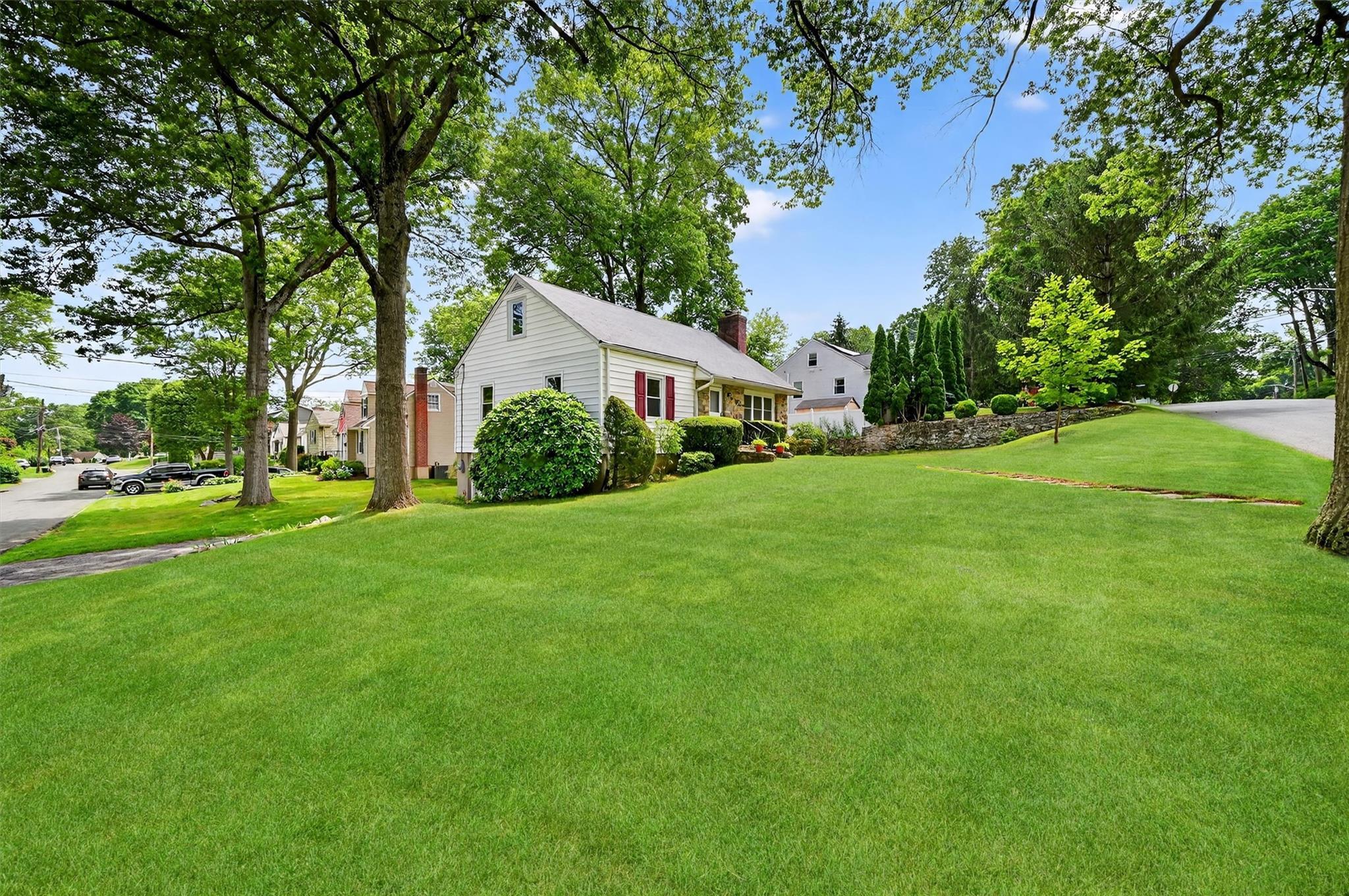 Property Photo:  22 Woodbrook Road  NY 10605 