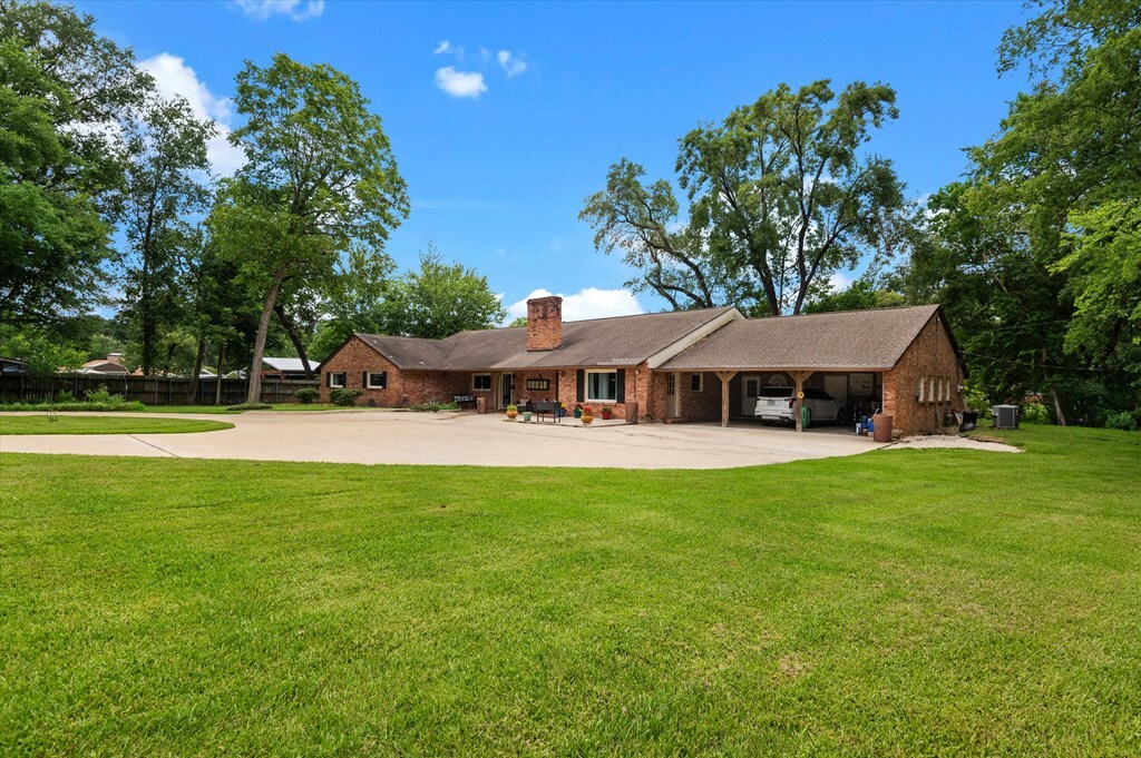 Property Photo: 915 Evans Drive TX 75904