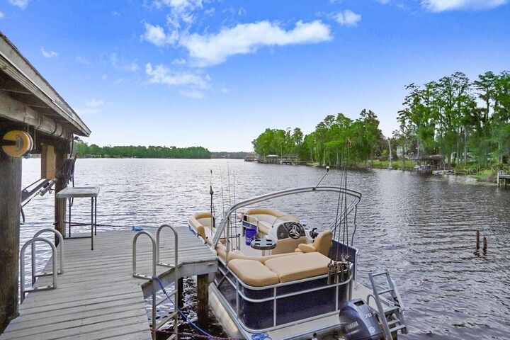 Property Photo:  8903 Donna Lu Drive  FL 33556 