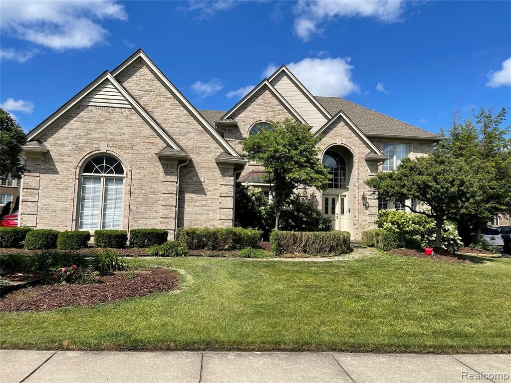 Property Photo: 422 Springview Drive MI 48307 1736