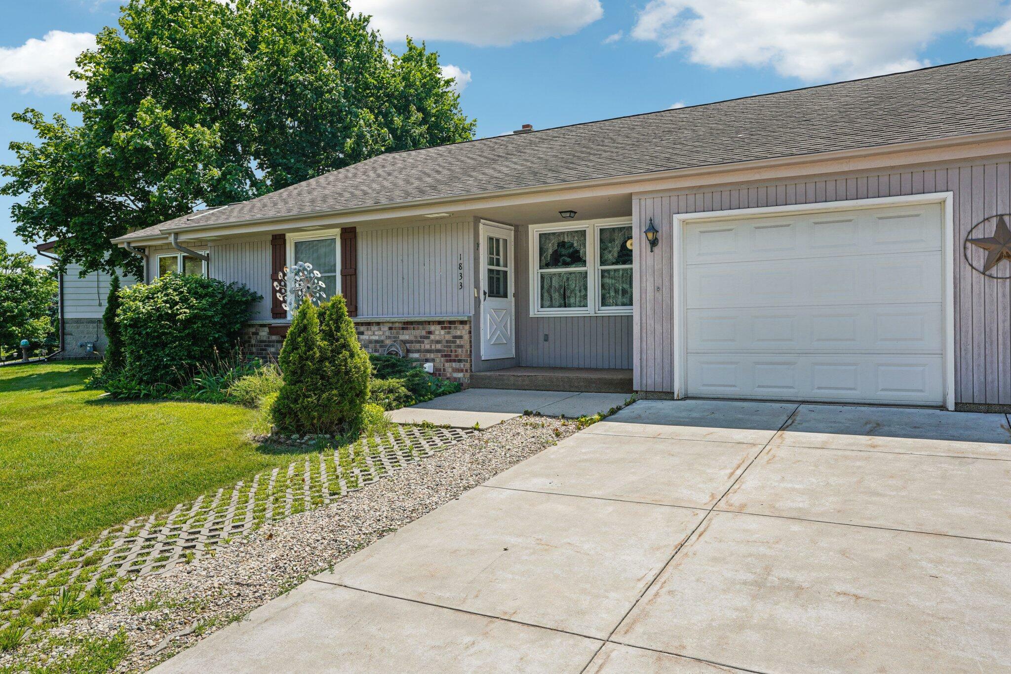 1833 Hilltop Dr  West Bend WI 53095 photo