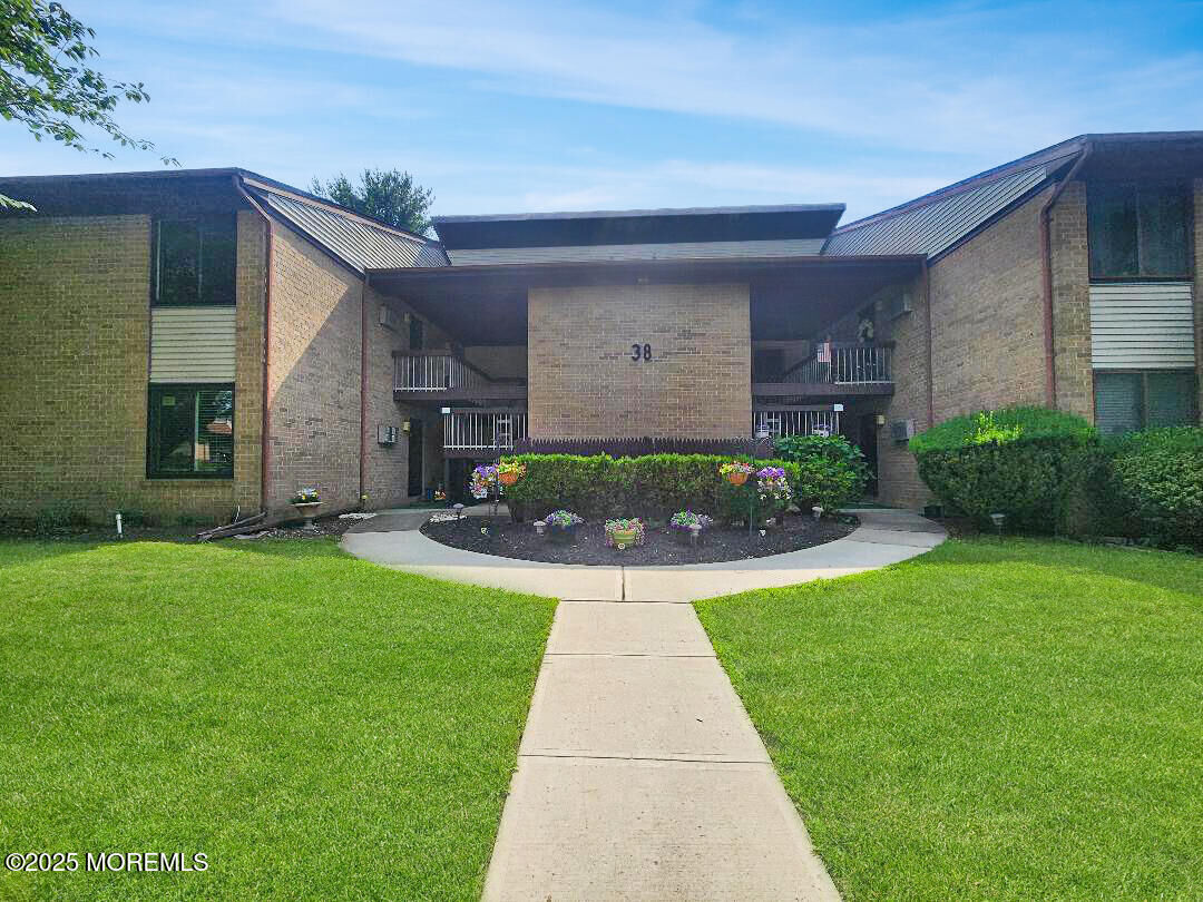 Property Photo:  38 Meadow Green Circle  NJ 07726 