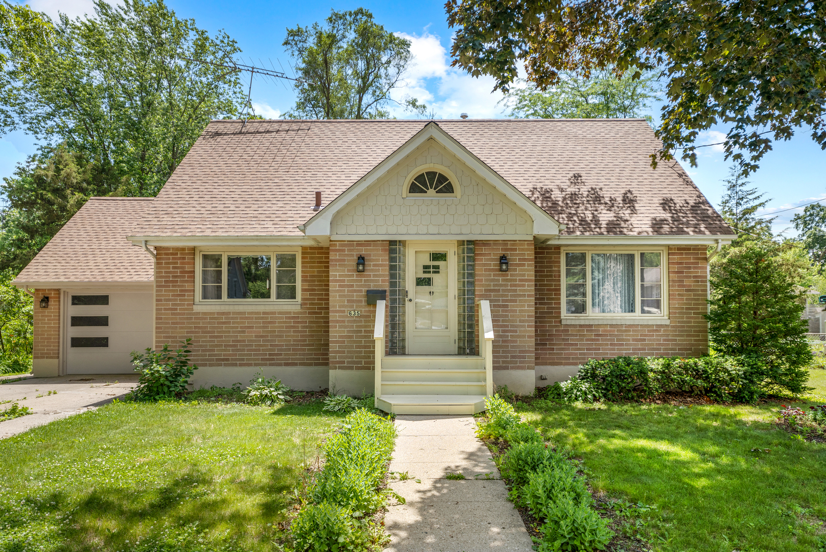 Property Photo: 635 E Prairie Street IL 60152
