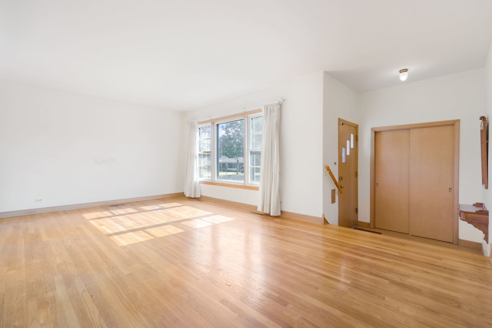Property Photo: 2251 Belleview Avenue IL 60154