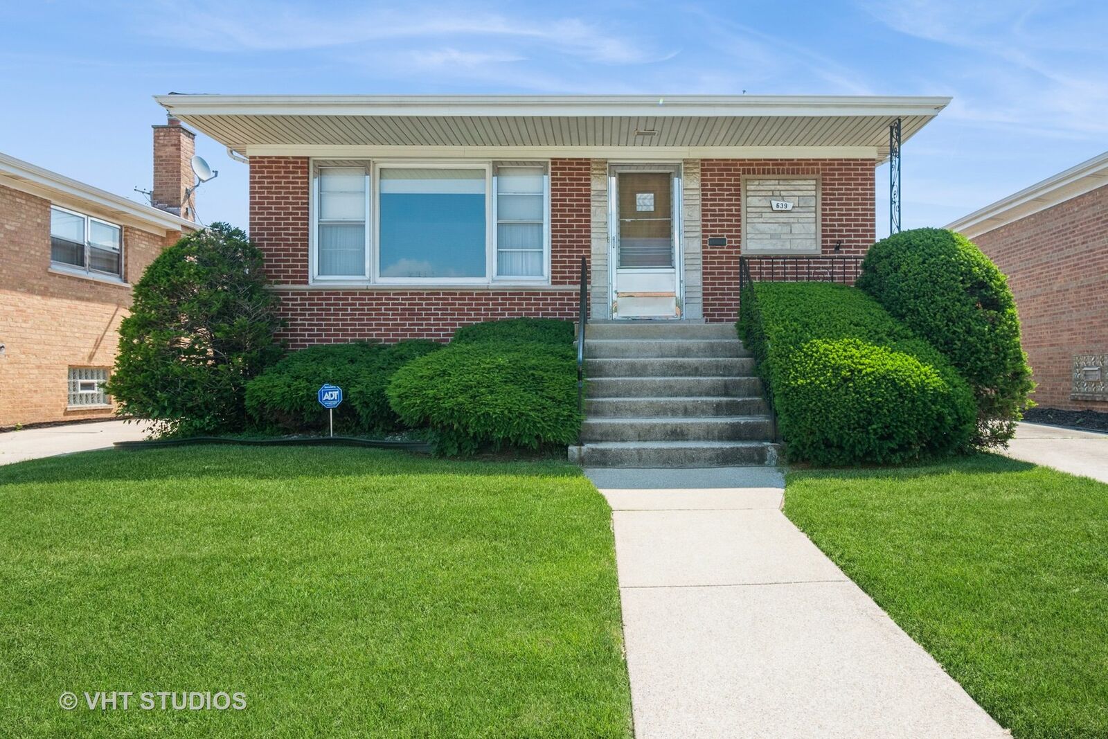 Property Photo: 639 Hoxie Avenue IL 60409