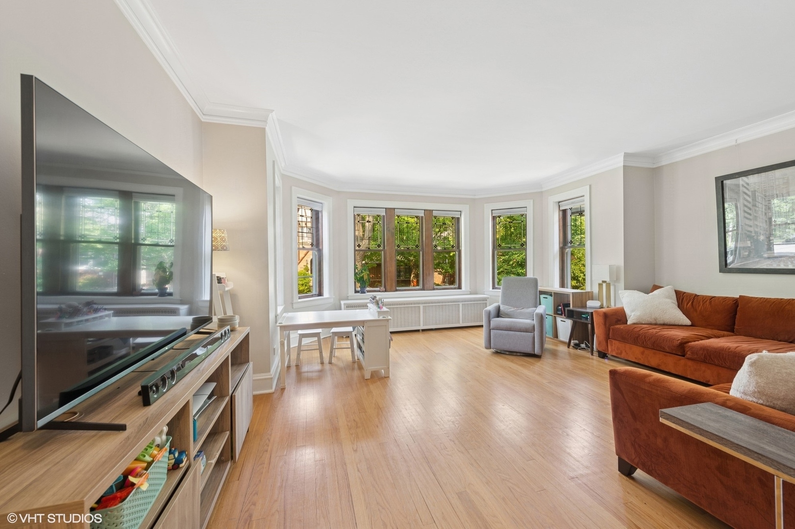 Property Photo:  5737 N Sacramento Avenue  IL 60659 