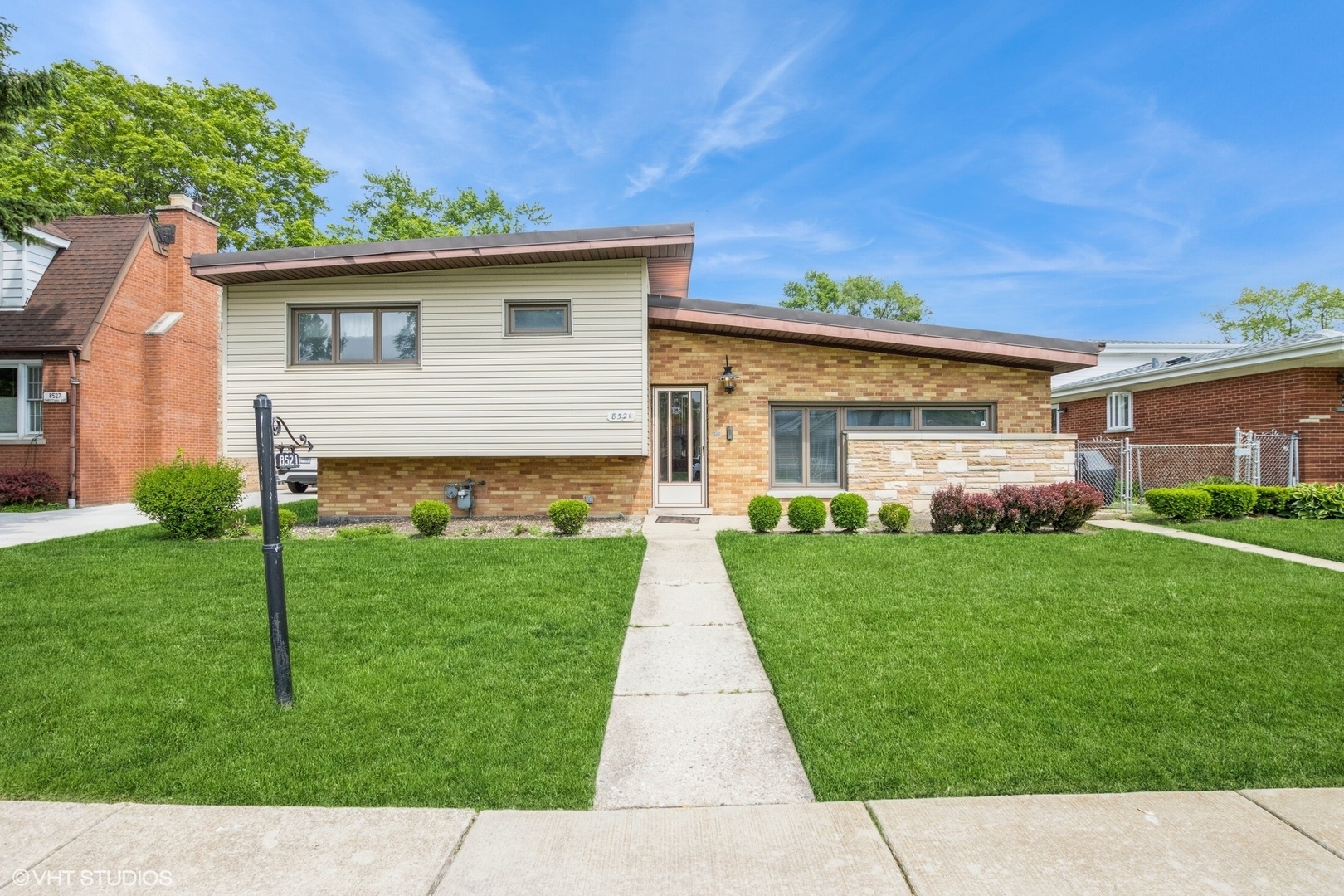 8521 Christiana Avenue  Skokie IL 60076 photo