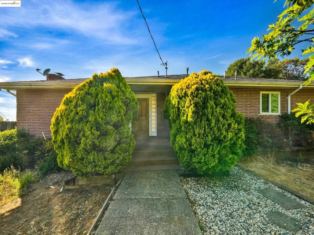 Property Photo:  3303 Rubin Dr  CA 94602 