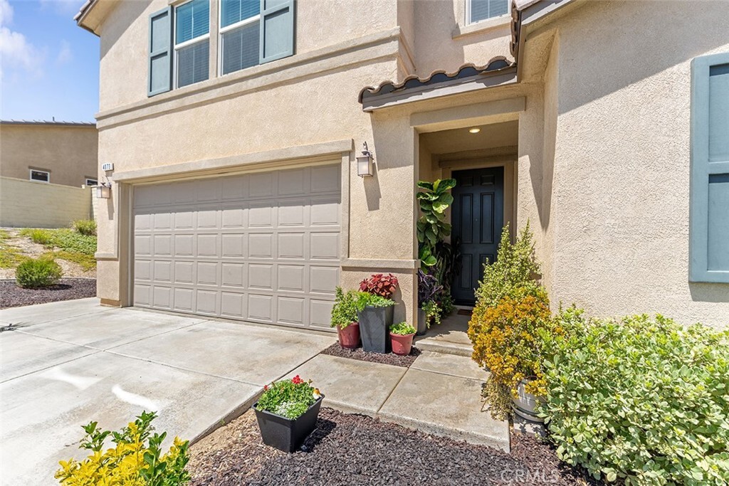 Property Photo: 4073 Tamarind Ridge CA 92530