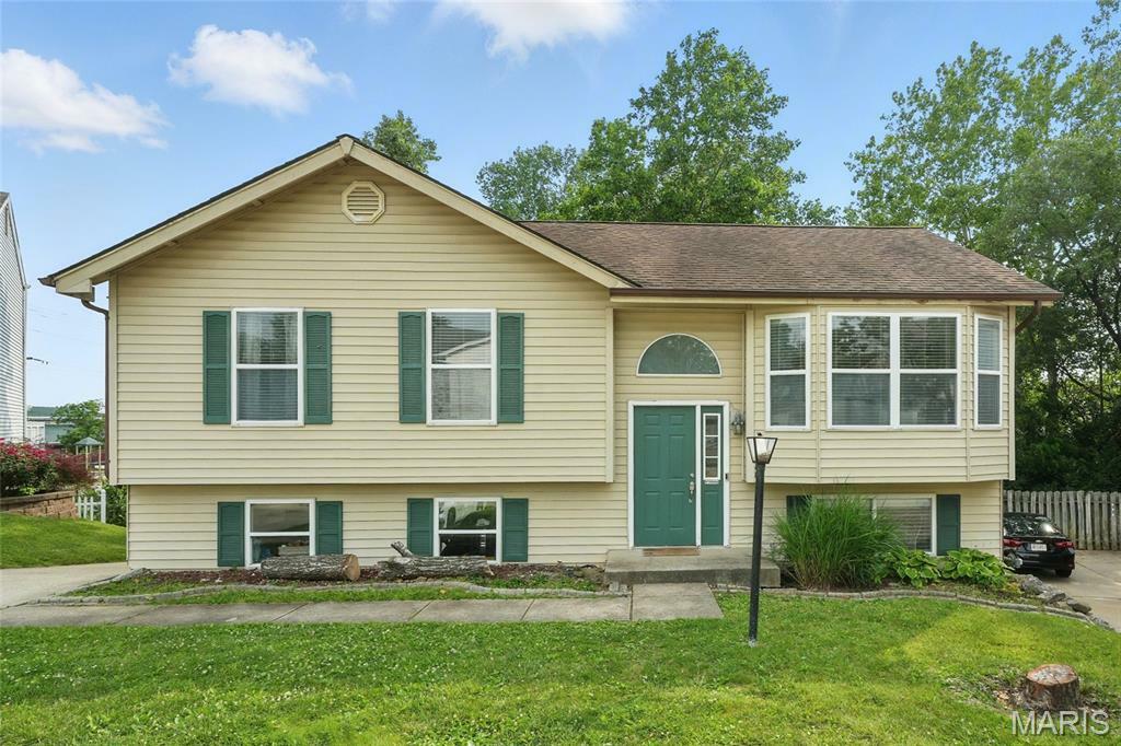 211 Coachman Way  O'Fallon MO 63368 photo