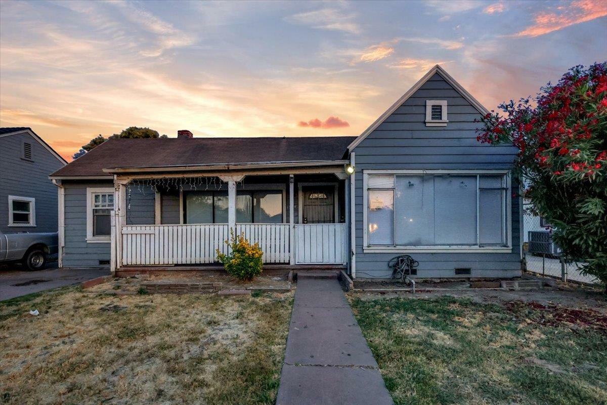 Property Photo: 1534 E Harding Way CA 95205