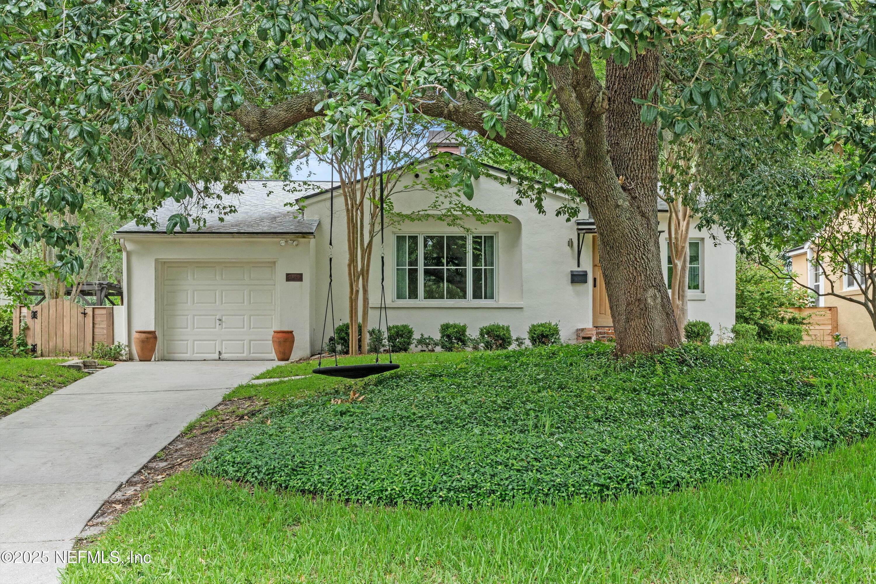 Property Photo: 2429 Pineridge Road FL 32207