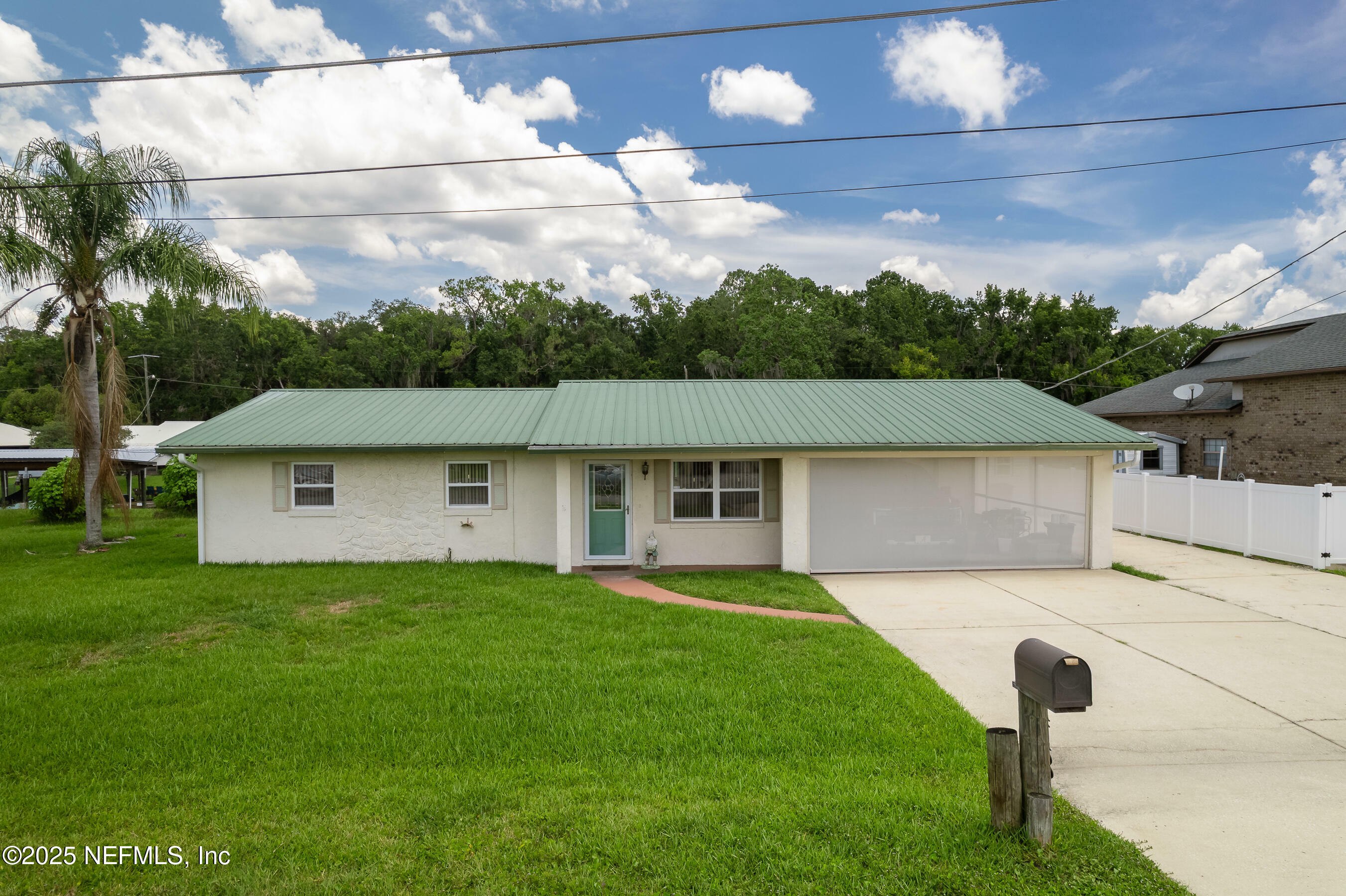 Property Photo:  118 Magnolia Drive  FL 32131 