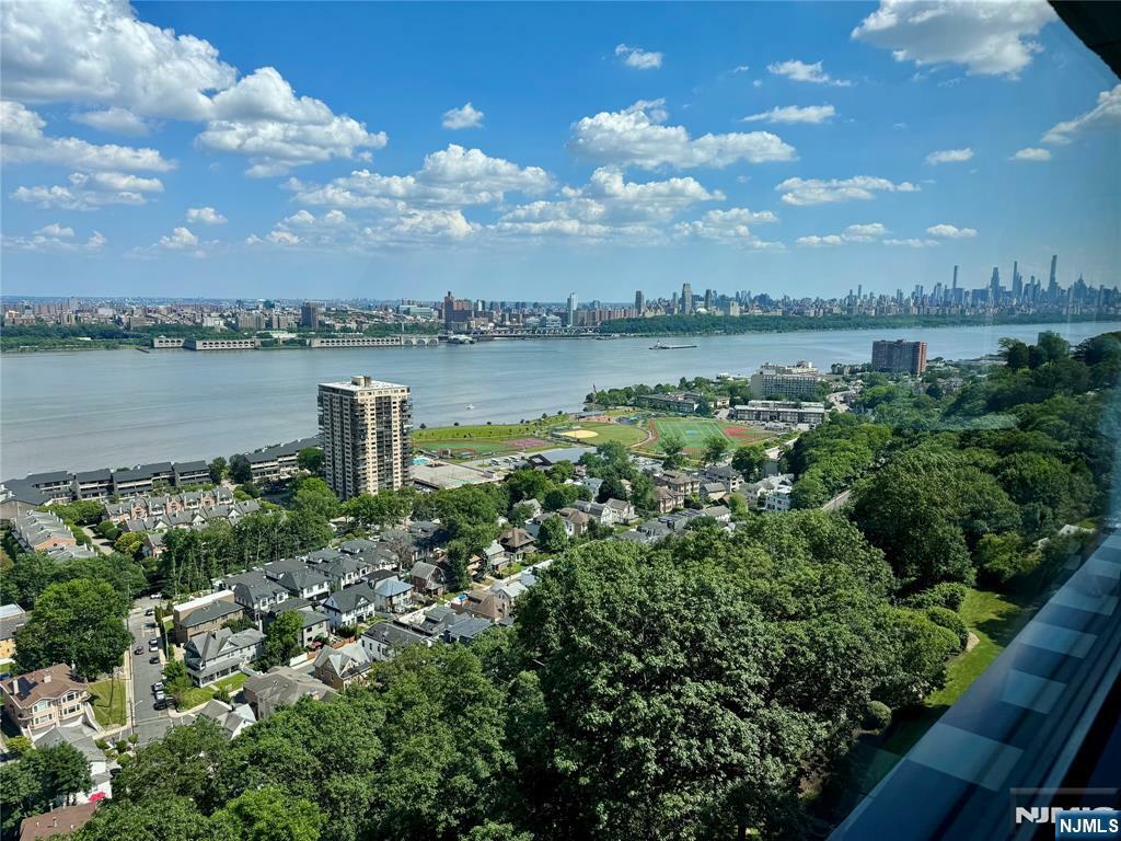 Property Photo:  1 Horizon Road 1433  NJ 07024 