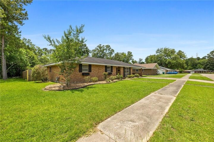 Property Photo:  2107 Cherie Drive  LA 70401 