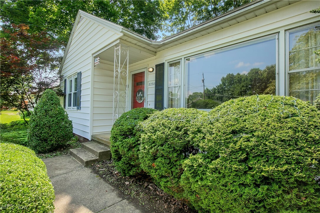 Property Photo: 8298 Walter Street NW OH 44646