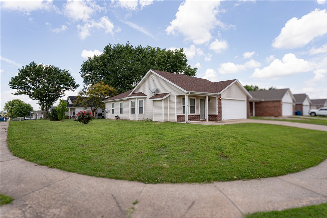 Property Photo: 820 SW Arrowhead Drive AR 72712