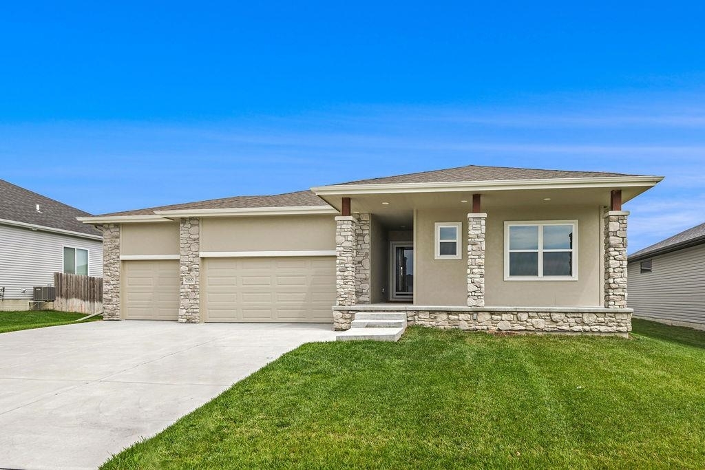 Property Photo: 7900 Maxine Drive NE 68516
