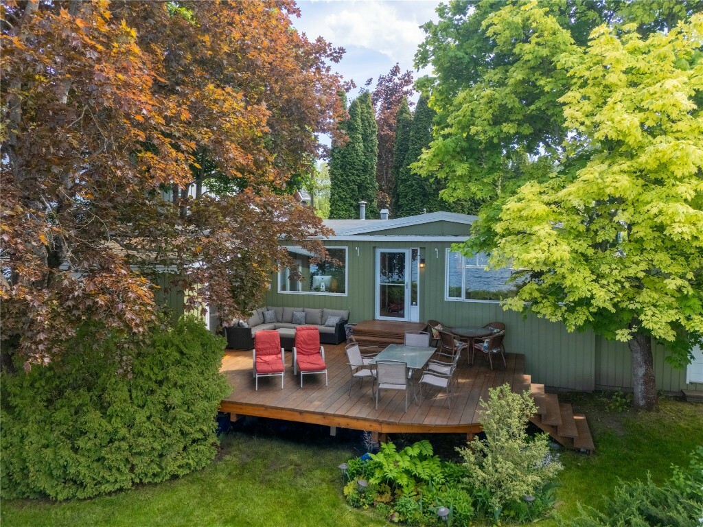 Photo de la propriété: 4701 75 Avenue NE BC V0E 1K0