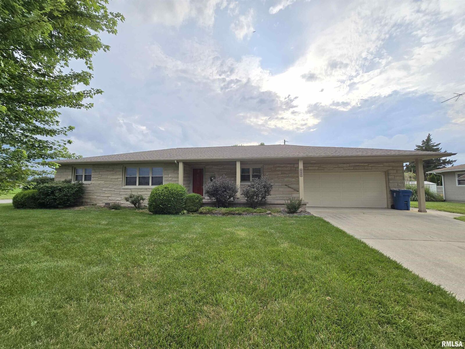 Property Photo:  646 Sara Drive  IL 62801 