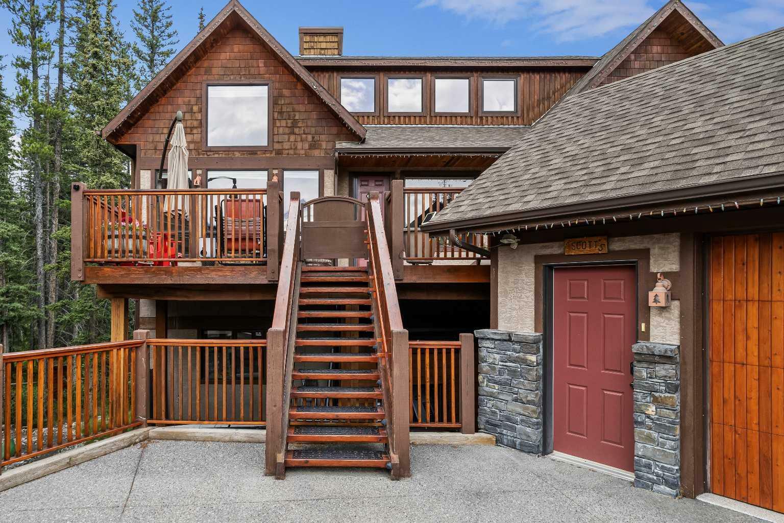 Property Photo: 214 Eagle Point AB T1W 3E6