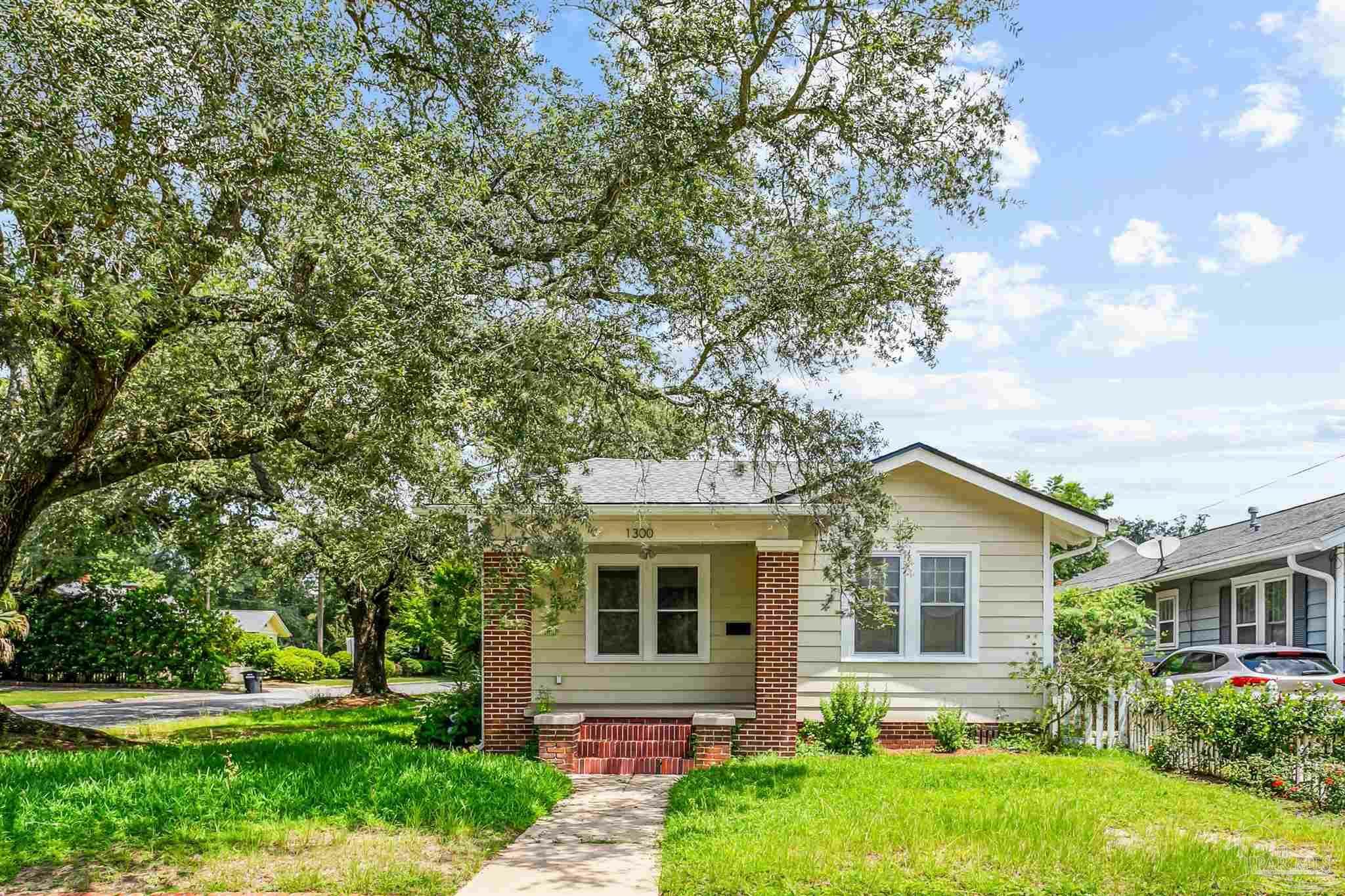 Property Photo: 1300 E Avery St FL 32503