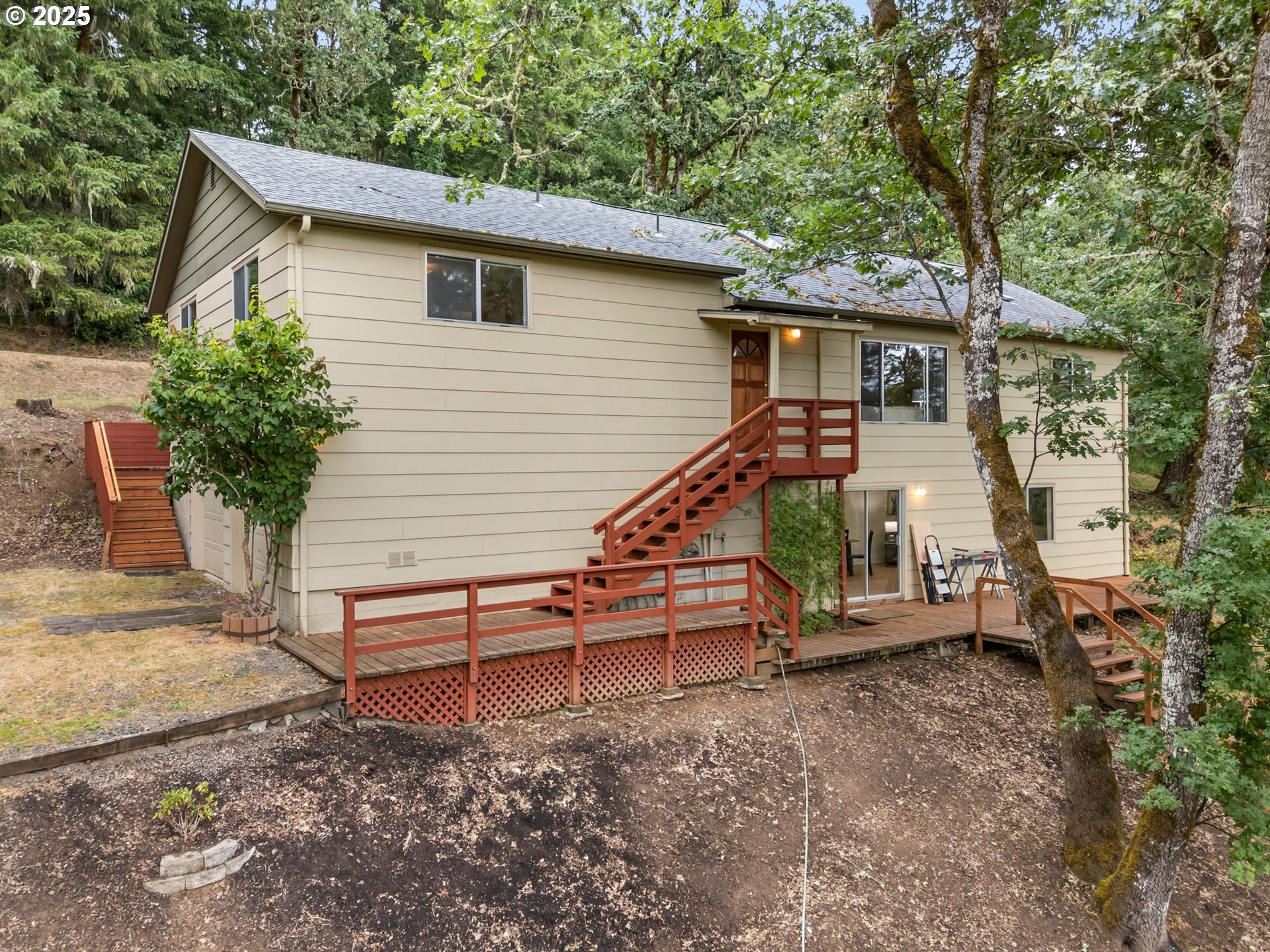 Property Photo: 85227 Peaceful Valley Rd OR 97405