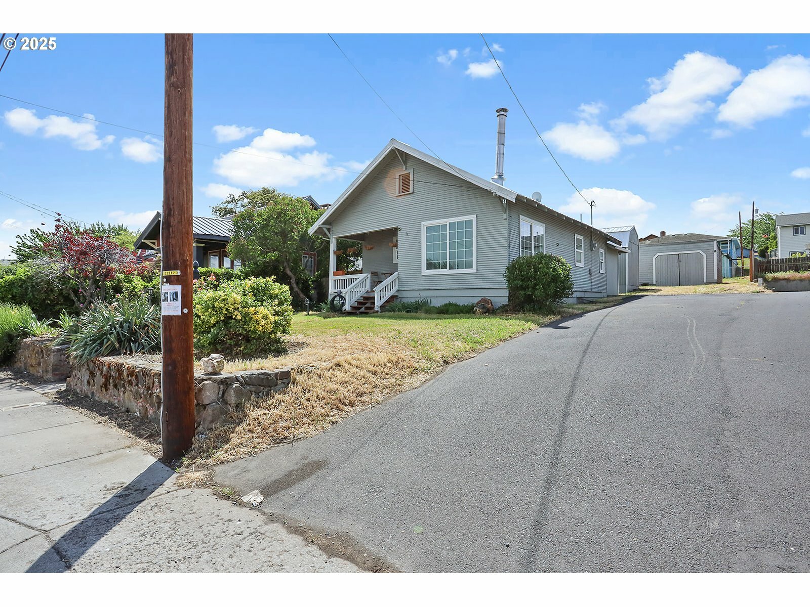 Property Photo: 1302 E 10th St OR 97058