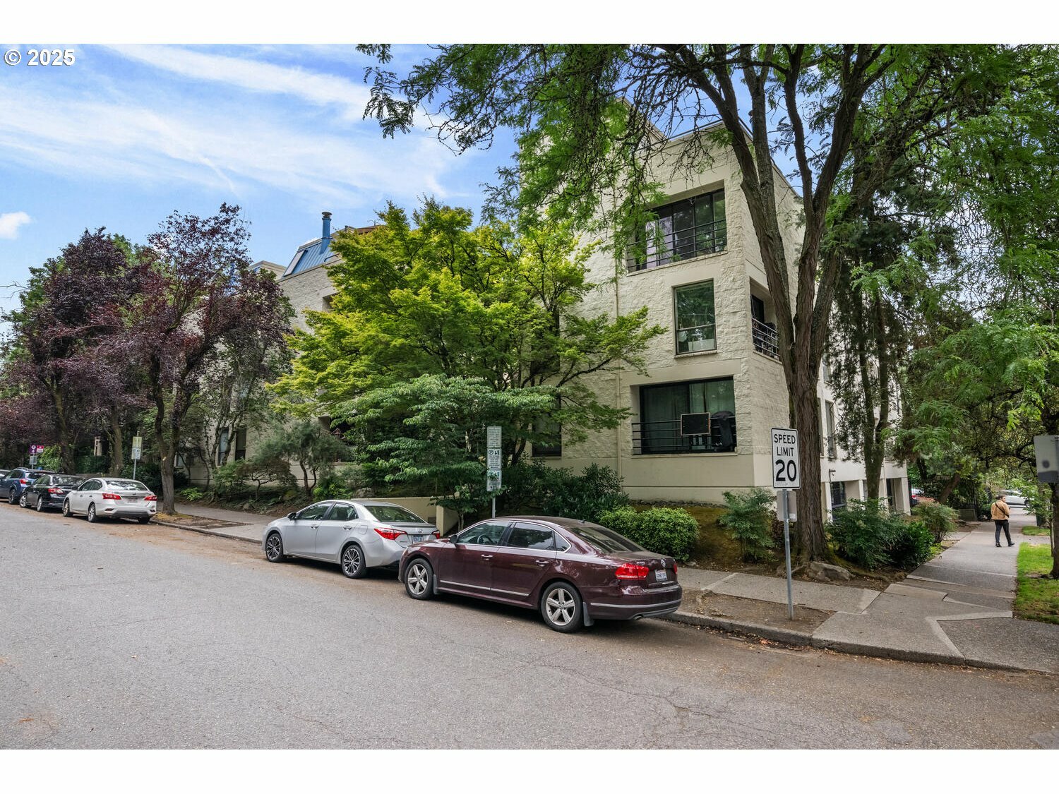 Property Photo: 1919 NW Hoyt St 104 OR 97209
