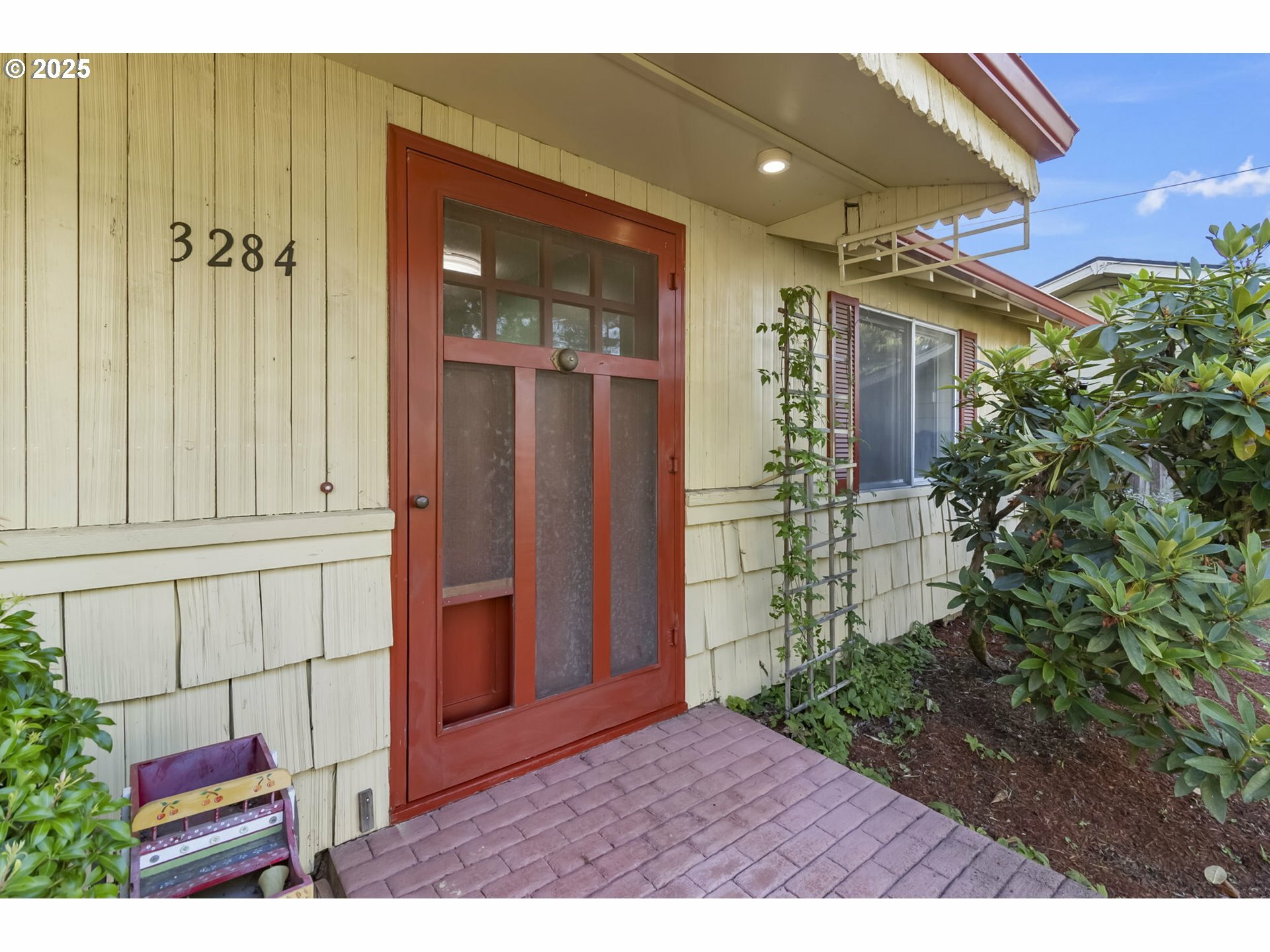 Property Photo: 3284 Crocker Rd OR 97404