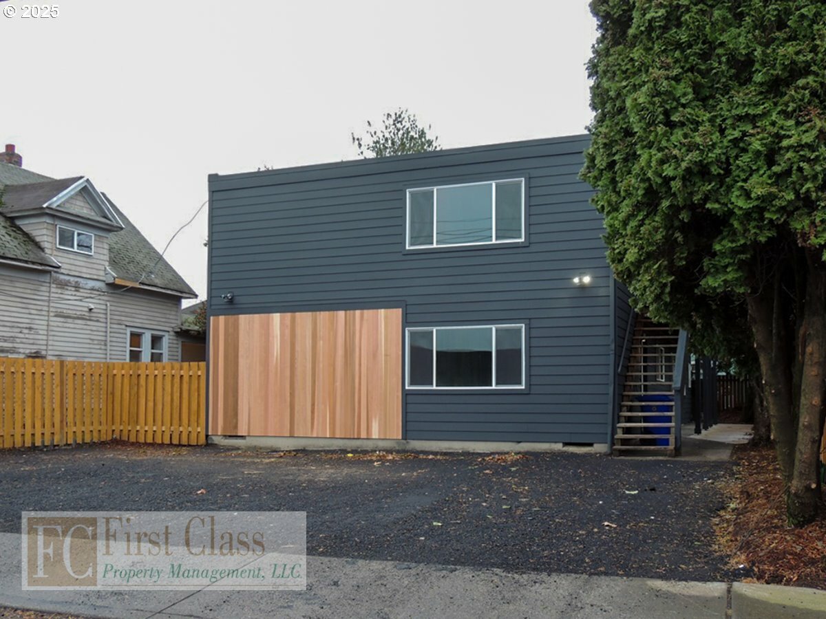 Property Photo: 5516 NE Hoyt St OR 97213