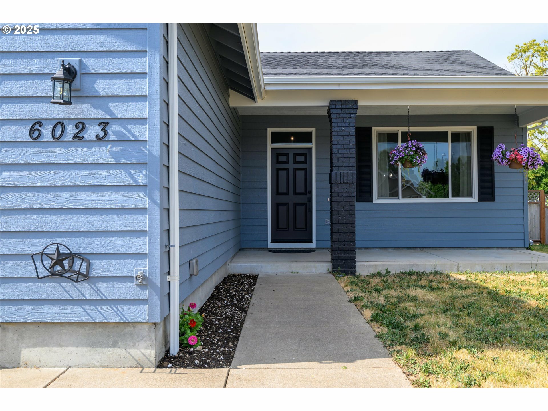 Property Photo: 6023 Mondavi Ln OR 97402