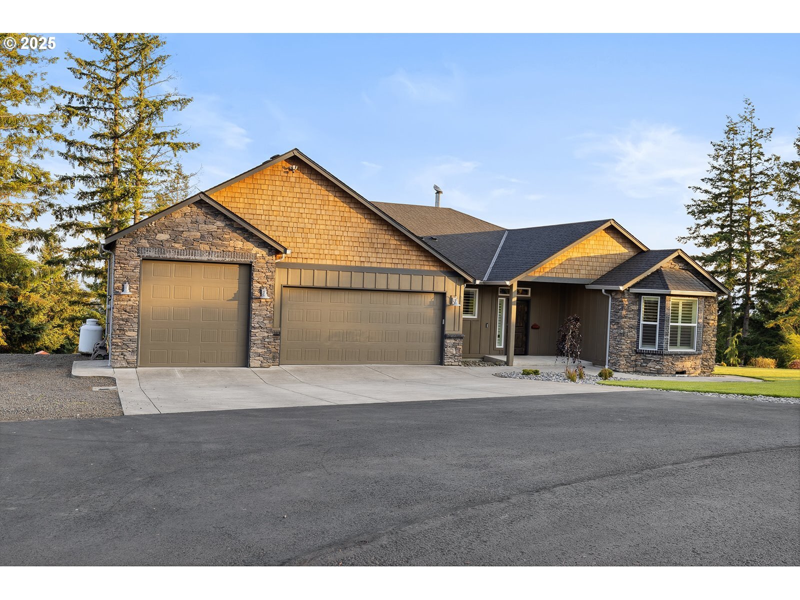 Property Photo: 500 Moonridge Rd WA 98674
