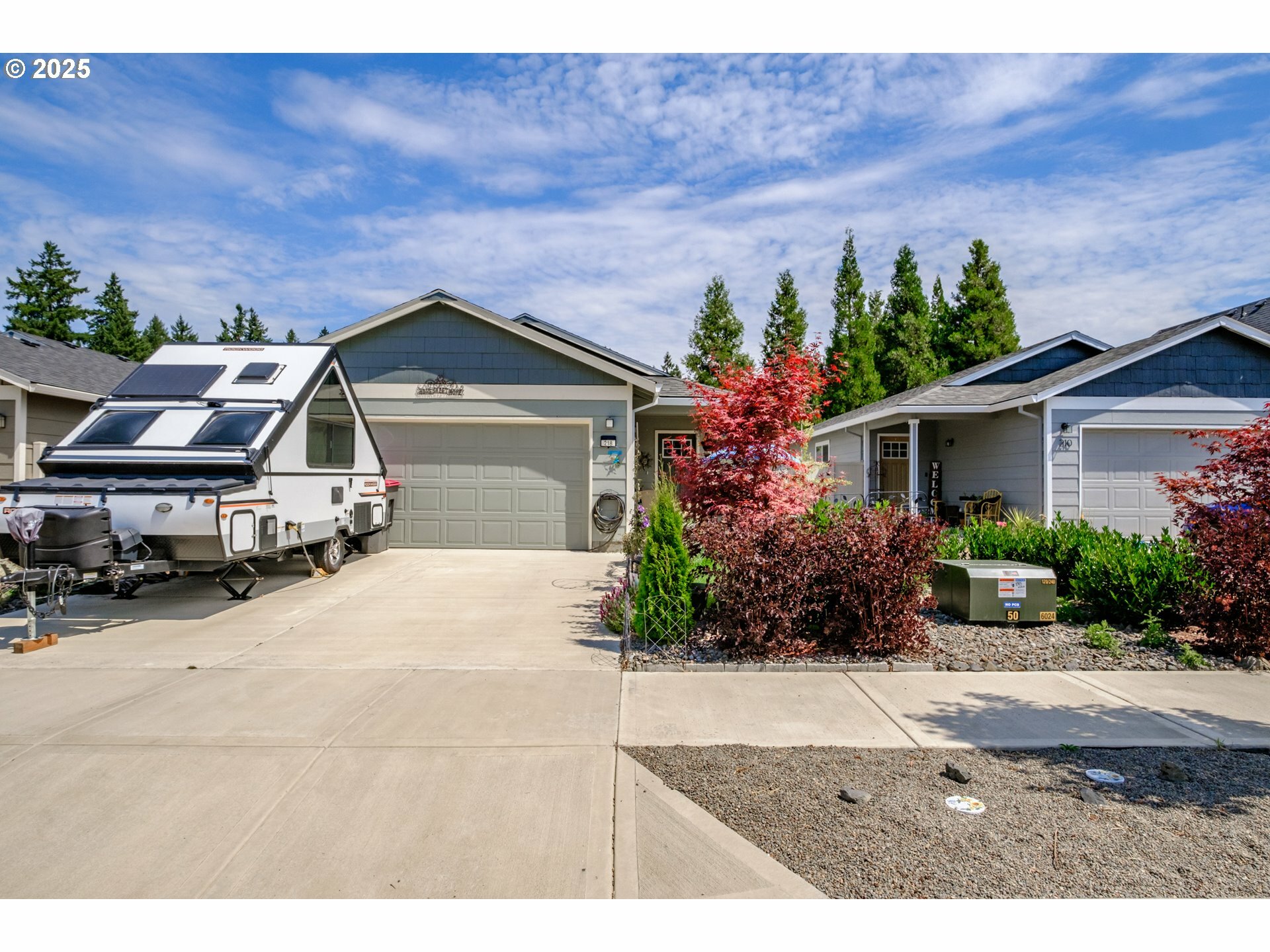 Property Photo: 218 NE Whispering Cliff Ct OR 97128