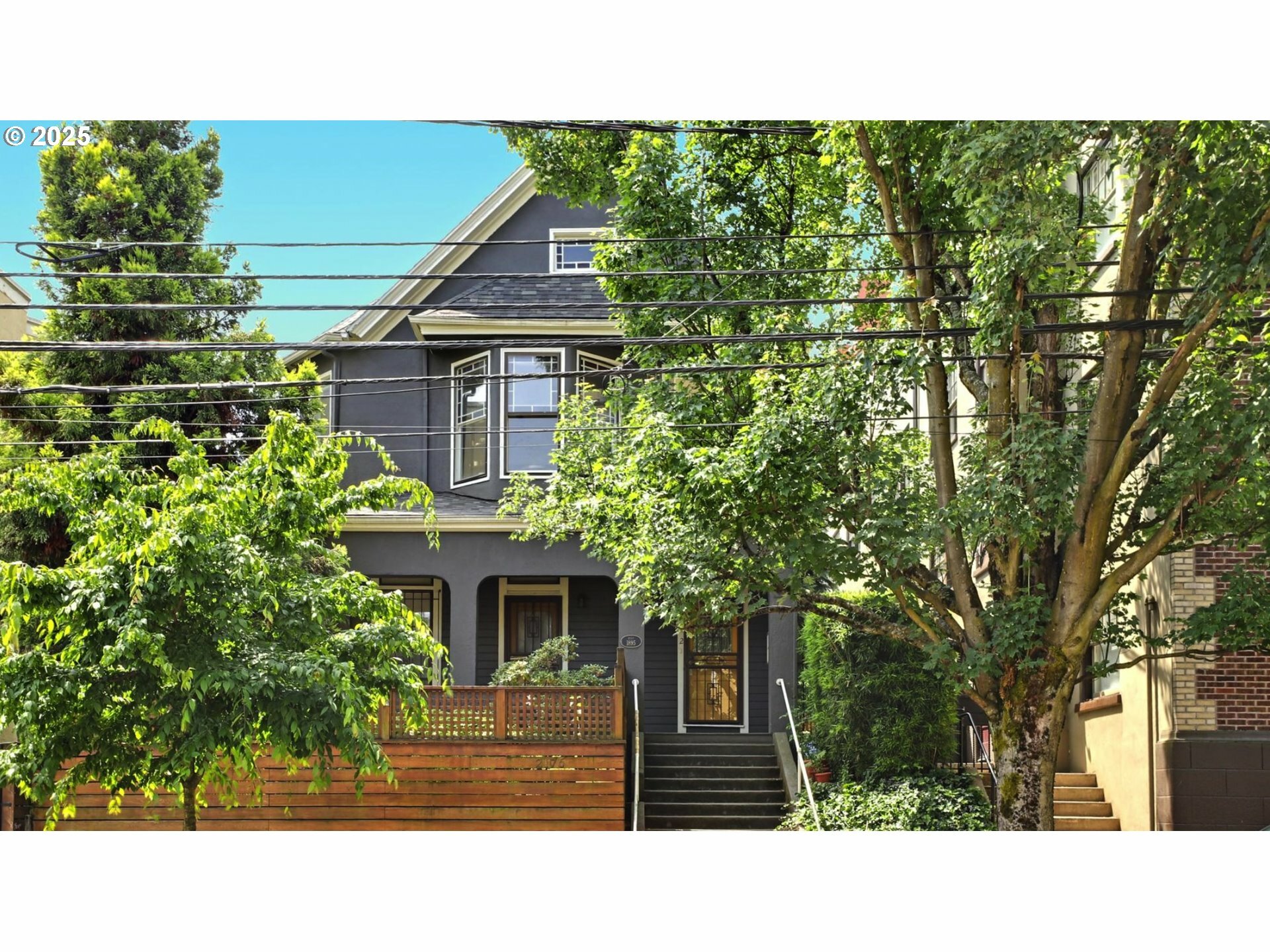 Property Photo: 2176 NW Everett St 1 OR 97210