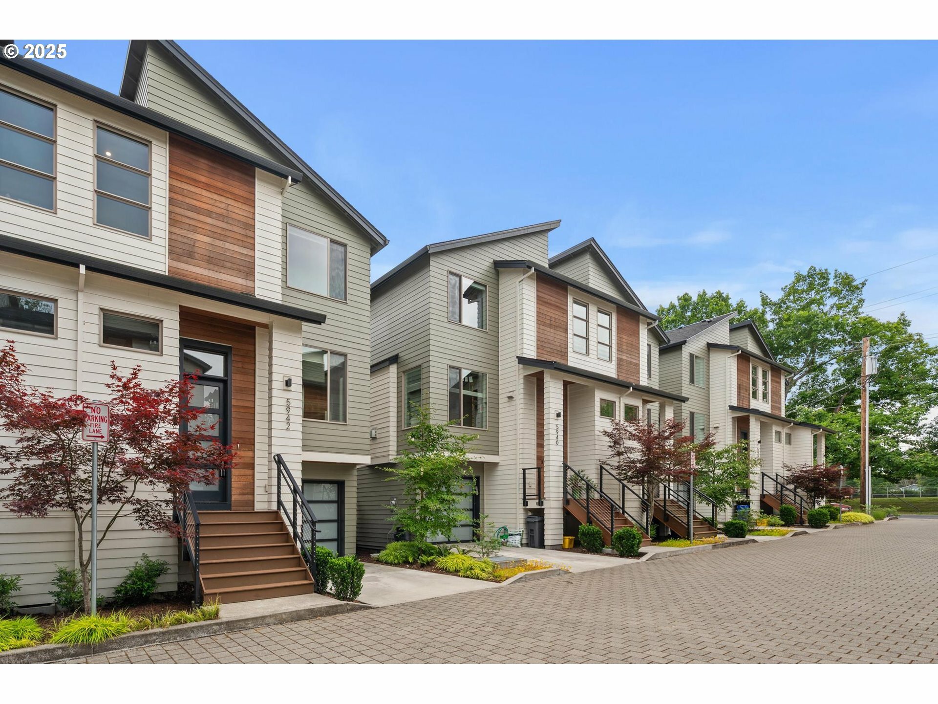 Property Photo:  5942 NE 42nd Ave  OR 97218 