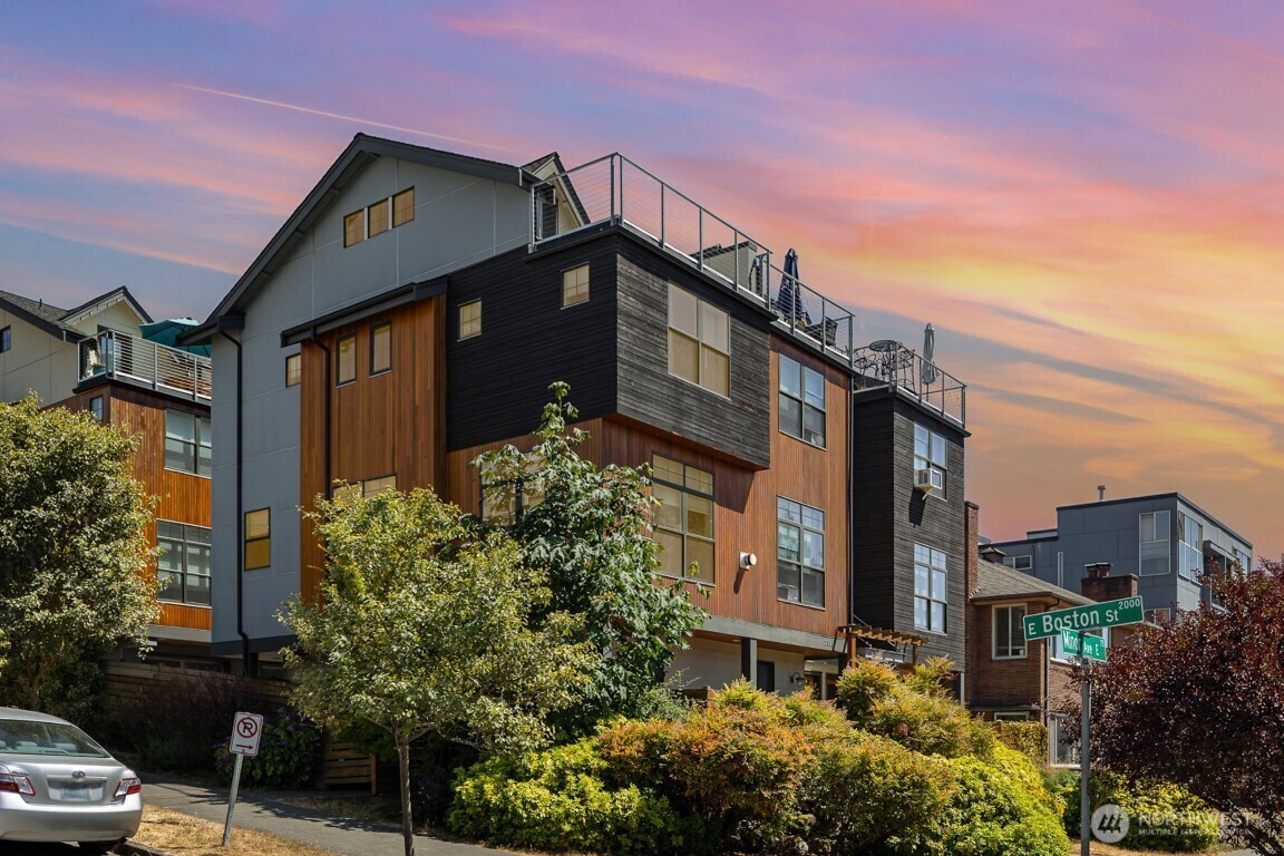 Property Photo: 2048 Minor Avenue E WA 98102