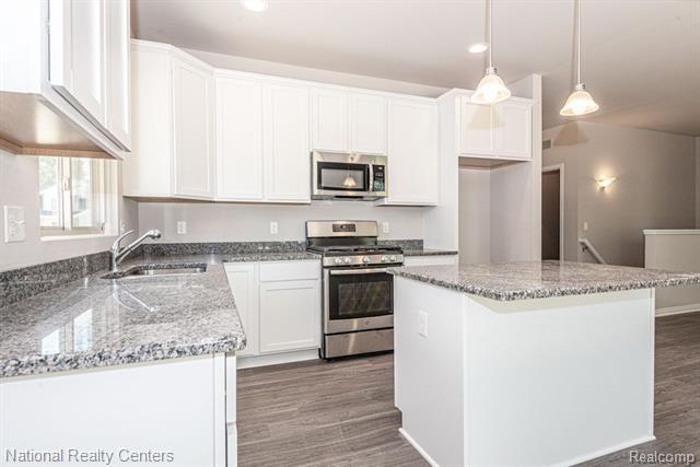 Property Photo: 281 Devonshire Drive 6 MI 48446