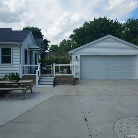 Property Photo: 200 Orchard St Orchard Street MI 48430