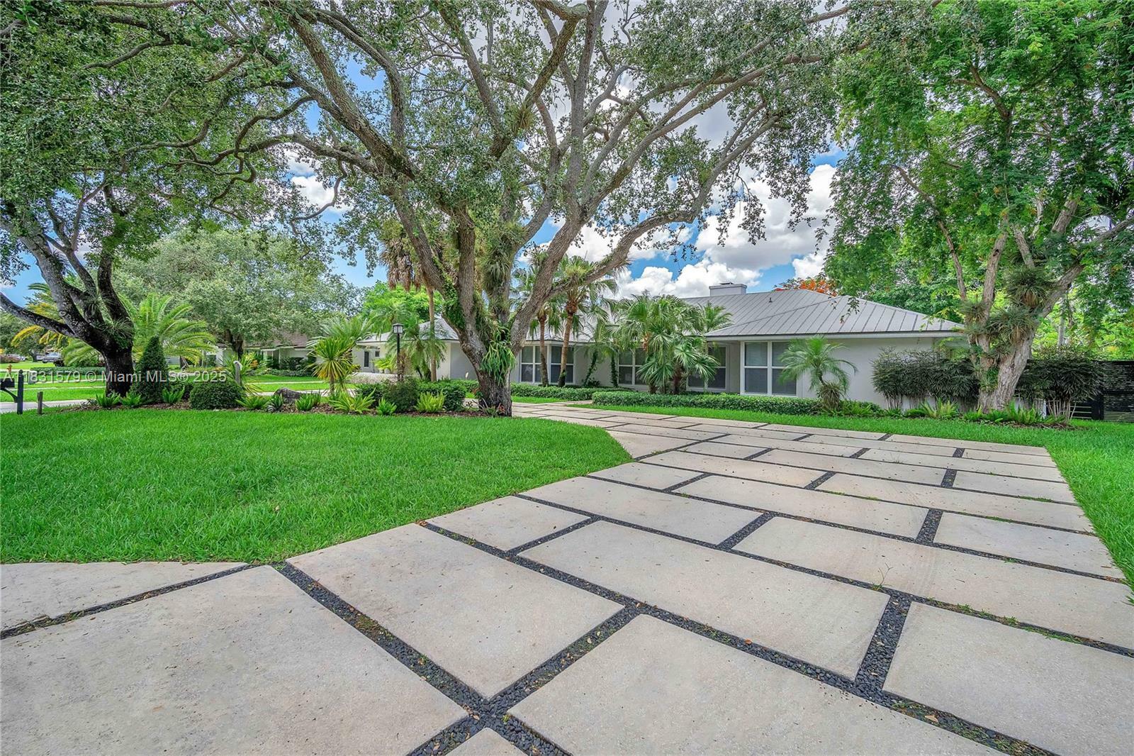 Property Photo: 9121 SW 102nd St FL 33176