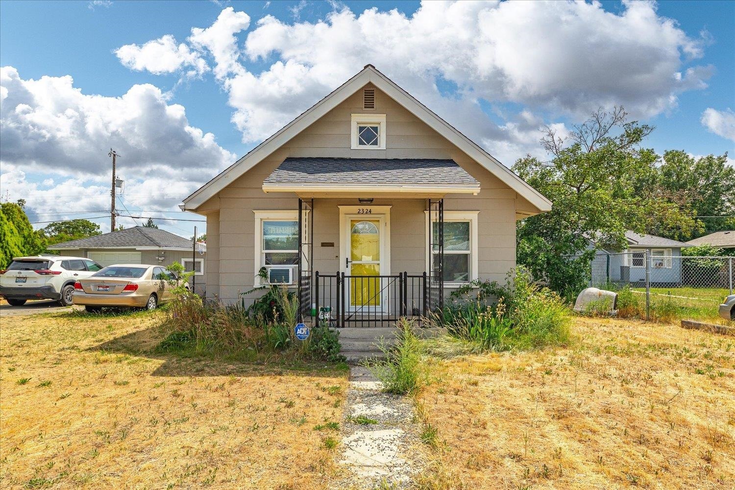 Property Photo: 2324 E Rowan Ave WA 99217