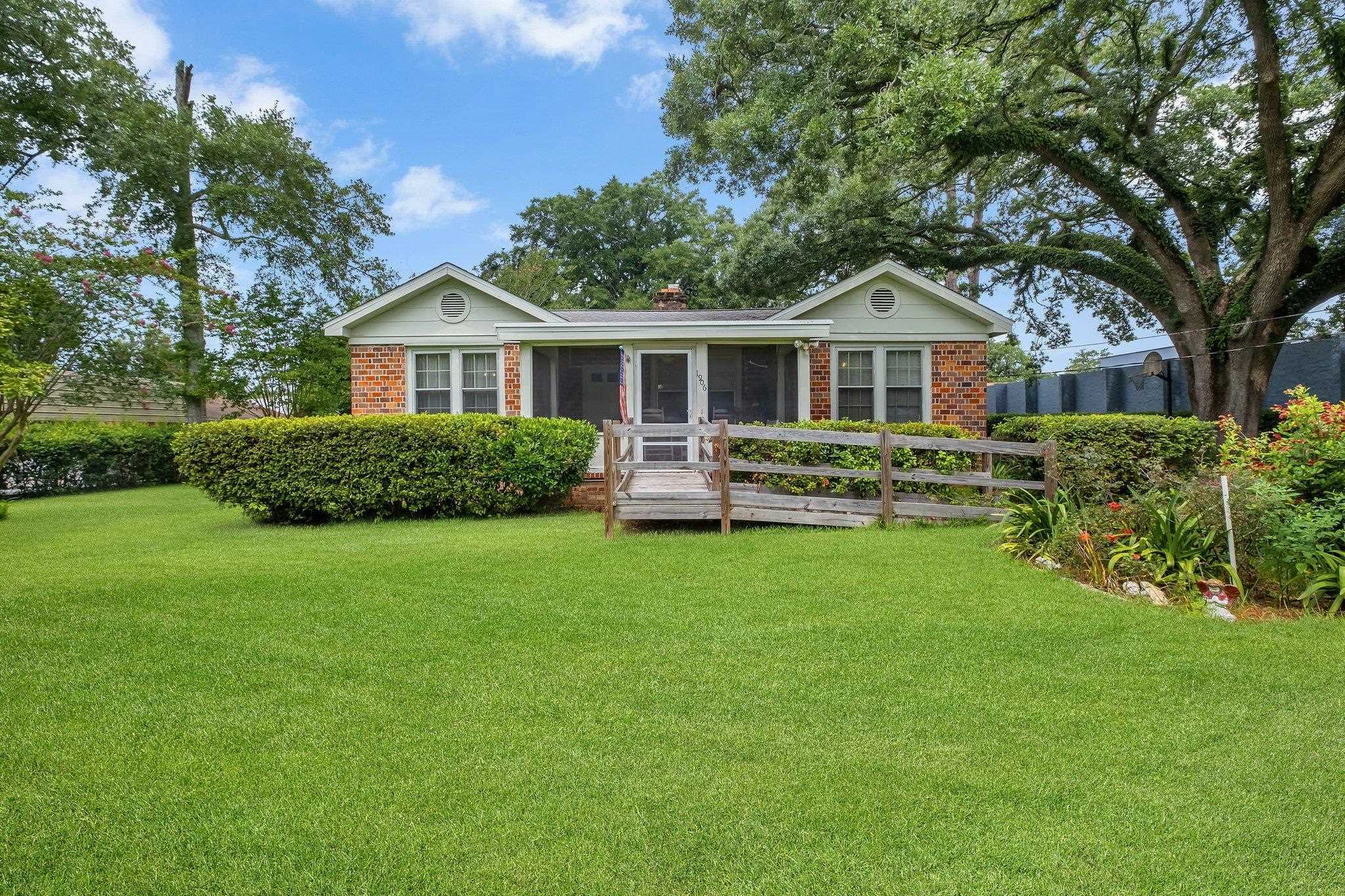 Property Photo:  1906 Hollywood Drive  FL 32303 