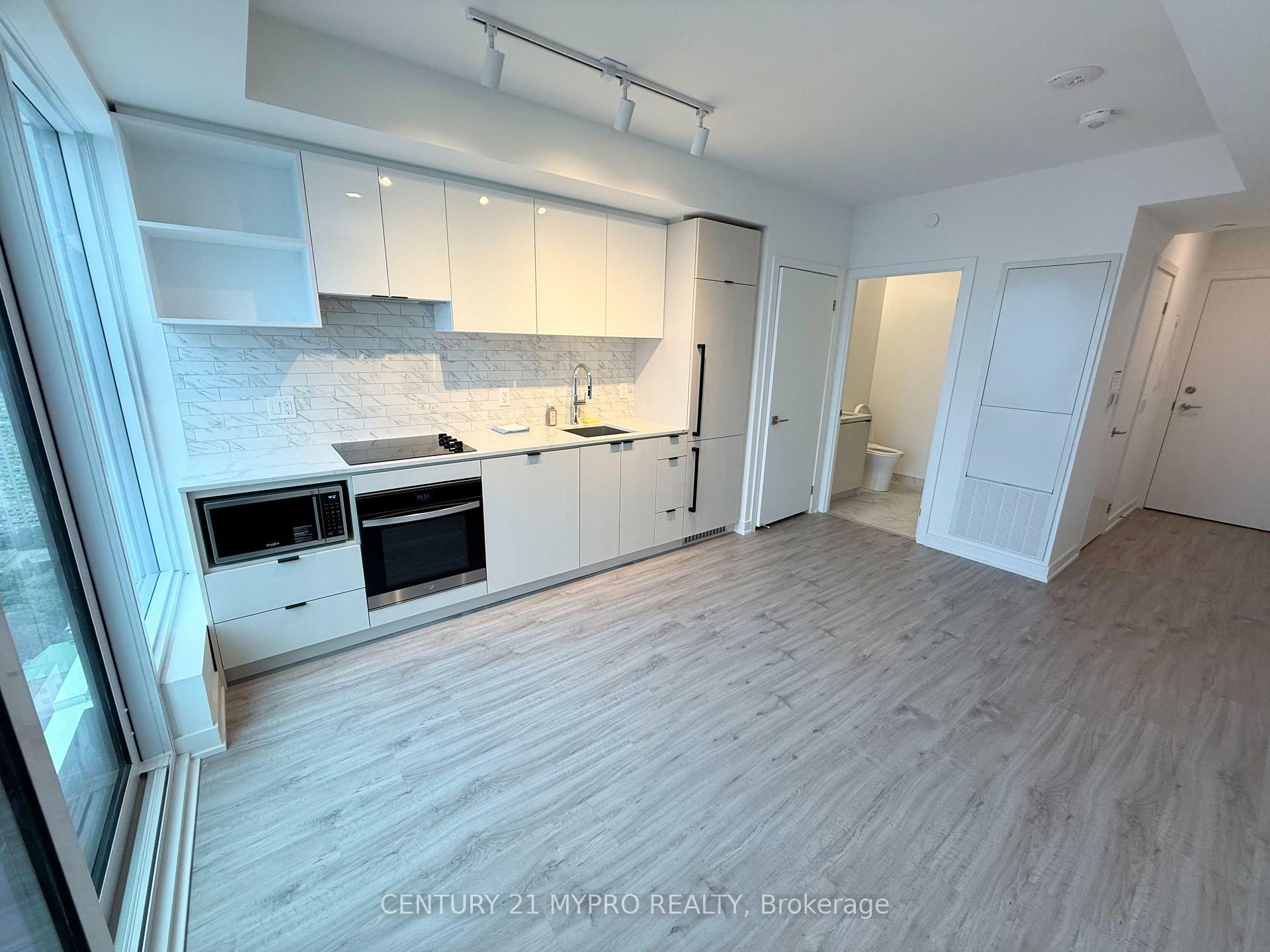 Property Photo:  252 Church Street 5102  ON M5B 0E6 