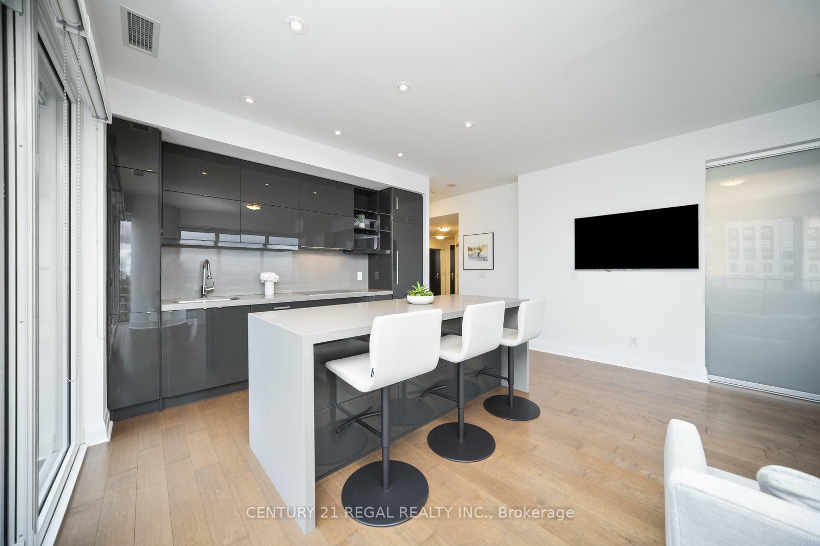 Photo de la propriété:  65 St Mary Street 2407  ON M5S 0A6 